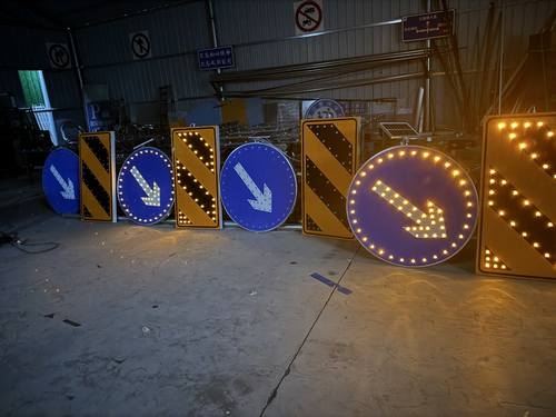 安康安康河南太阳能交通标牌 河南自发光交通路标牌厂家